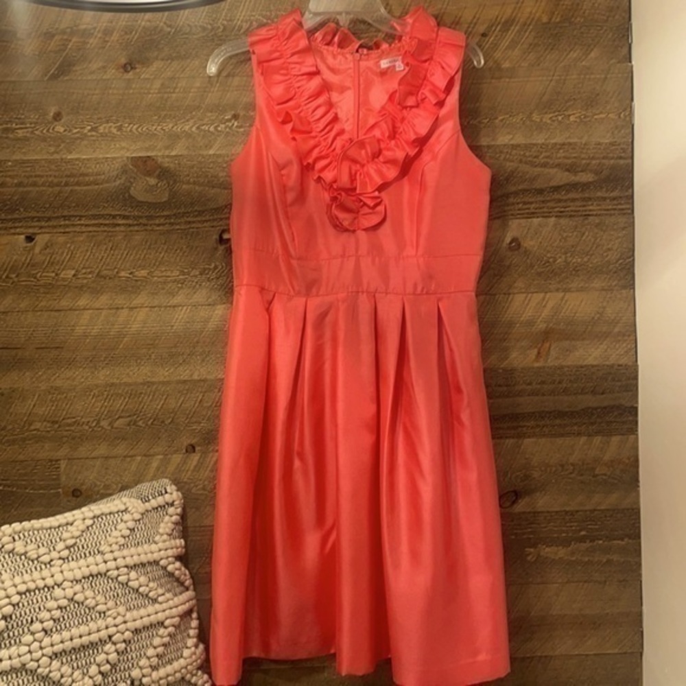 Sandra Darren pink coral sleeveless ruffle collar v neck sz 12 Beautiful color!